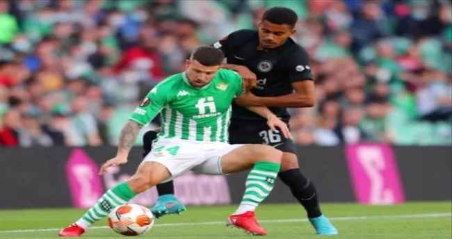 فرانكفورت يهزم ريال بيتيس على ملعبه ويقترب من  ربع نهائي الدوري الأوروبي