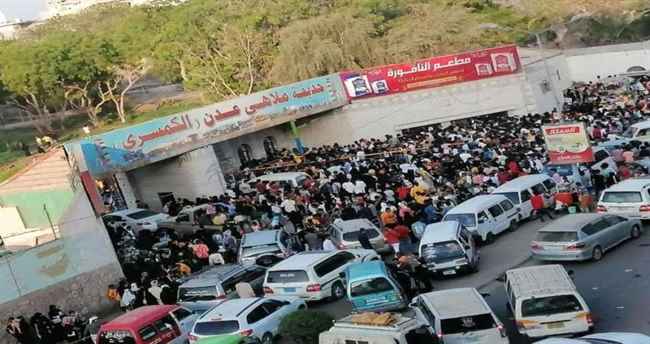 صور- ازدحام غير مسبوق على اكبر حدائق العاصمة عدن