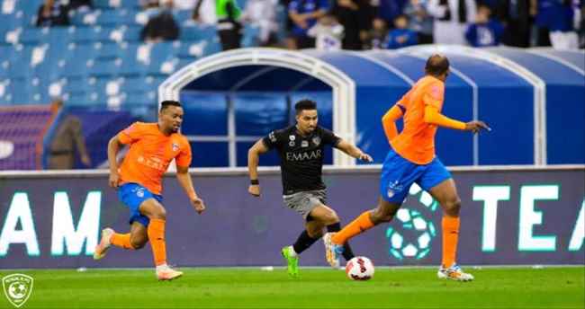 التعادل الإيجابي يحسم الوقت الأصلي من مباراة الهلال والفيحاء في نهائي كأس خادم الحرمين الشريفين السعودي