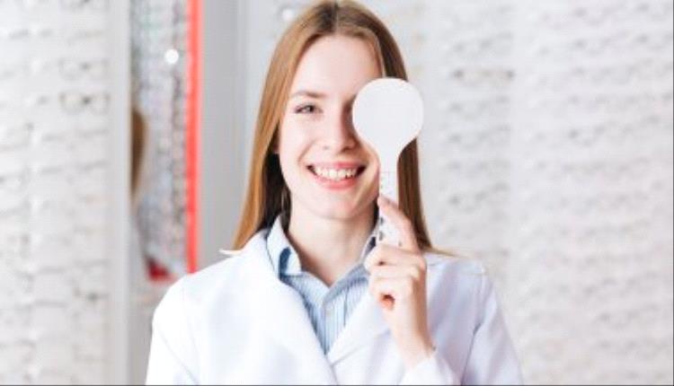 كل ما تريد معرفته عن التهاب القرنية.. الأعراض والعلاج