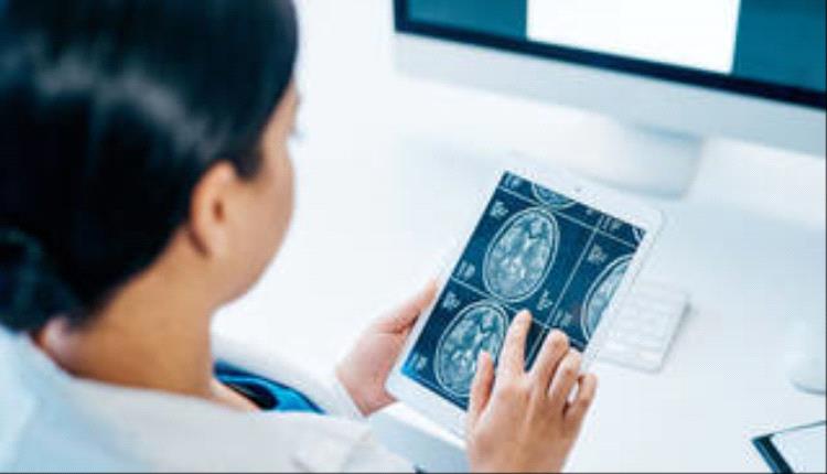 خبراء يكشفون عن عارض يمكن سماعه ينبأ بسرطان المخ