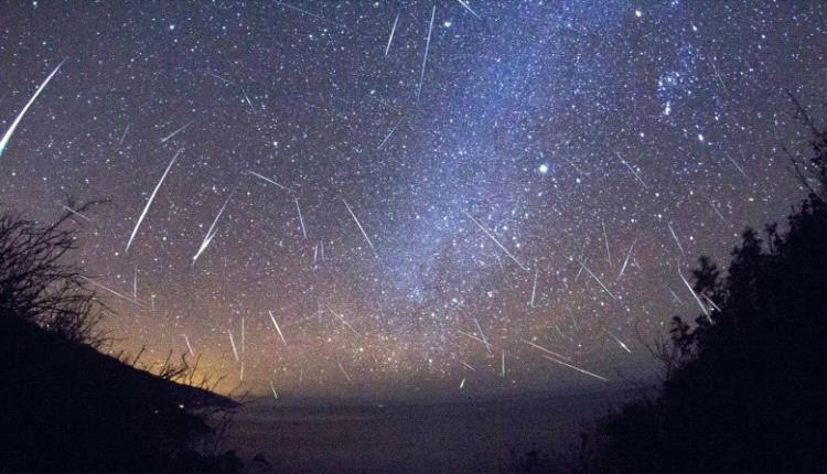 الأرض على موعد مع زخات كثيفة من النيازك