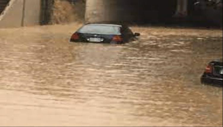 سيول مفاجئة تغمر الطرق في لبنان