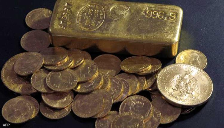 شاب محظوظ يعثر على كنز ثمين من الذهب والفضة 