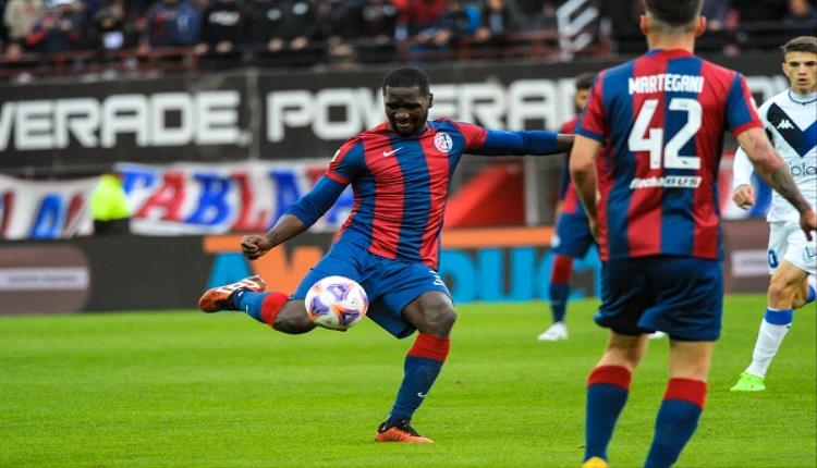 سان لورينزو يهزم فيليز في عودة الدوري الأرجنتيني بعد مقتل مشجع