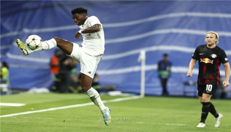 تشواميني يدخل تاريخ ديربي مدريد