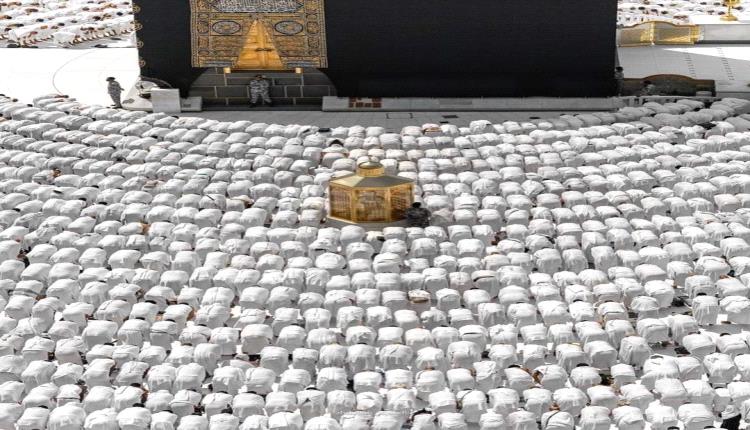 صور - مشهد مهيب للمعتمرين حول الكعبة المشرفة في شهر رمضان