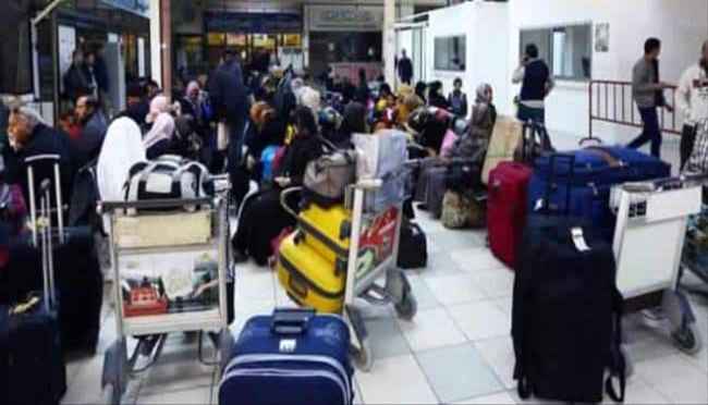 توقيف عشرات المسافرين اليمنيين في مطار القاهرة والكشف عن آلية إستخراج التقارير الطبية من مصر 