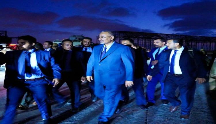 عاجل.. الرئيس الزُبيدي يصل العاصمة عدن 