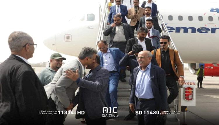 عاجل/ عضو في مجلس القيادة الرئاسي يصل العاصمة عدن