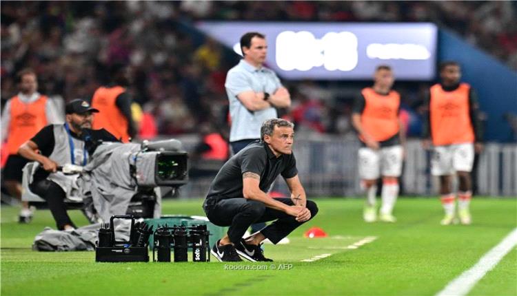 باريس يبدأ عهد إنريكي بعرض مخيب أمام لوريان