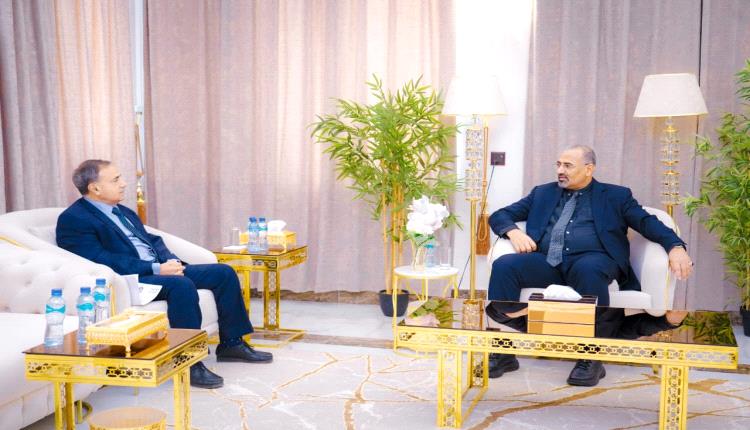 الرئيس الزُبيدي يؤكد استعداده لبذل أقصى الجهود من أجل تدشين العمل بمشروع نوعي في جامعة عدن