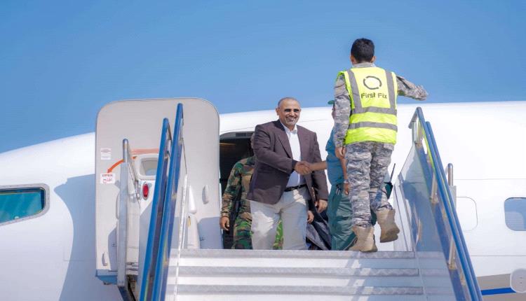 عاجل .. الرئيس الزُبيدي يصل العاصمة عدن