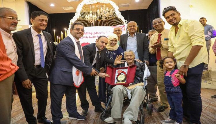 حفل تكريم يستدعي دموع الفرح 