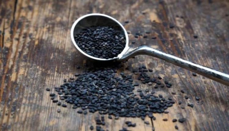 فوائد السمسم الأسود.. كنز من المعادن والفيتامينات