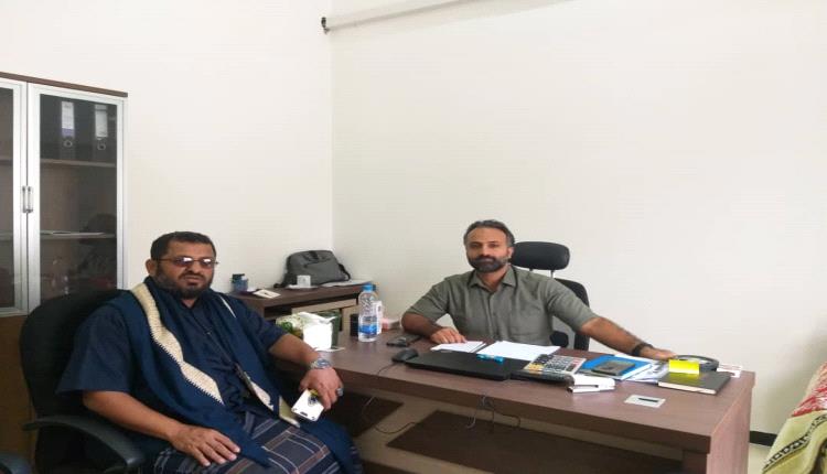 رئيس نقابة النقل الثقيل في عدن يلتقي مسؤولاً في صندوق صيانة الطرق والجسور