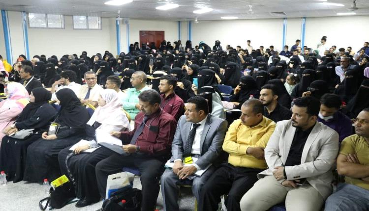 أكاديمي بجامعة عدن : تصدرت الاناث المقاعد في الجامعات الحكومية بعد تراجع الذكور 