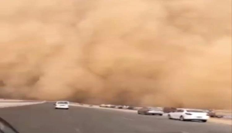 صور - عاصفة ترابية قوية تضرب مصر لأول مرة في تاريخها