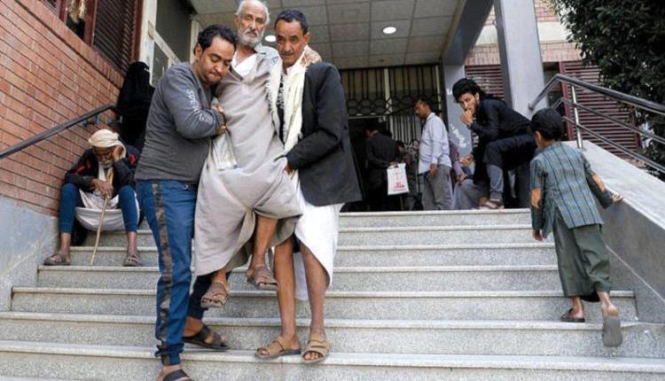 الحوثي يستعين بالسحرة والدجالين في #المستشفيات
