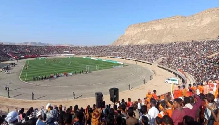 الشيخ حسن الجابري يكافئ فريق اتفاق الحوطة بمناسبة الفوز بكأس حضرموت