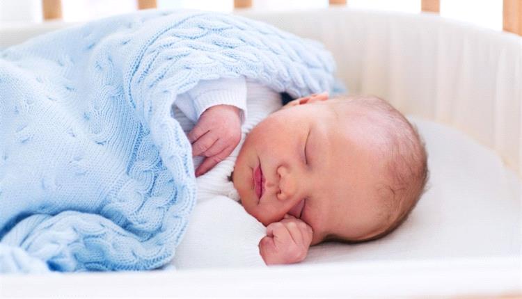 اكتشاف سبب بكاء الرضع يوميا من 5 مساء إلى 11 مساء