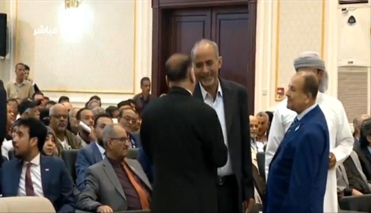 عاجل.. اللواء محمود الصبيحي يصل قاعة اللقاء التشاوري الجنوبي  (صورة)