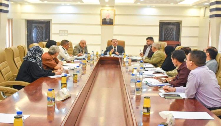 وزير النقل يعقد اجتماع استثنائي بلجنة الطوارئ