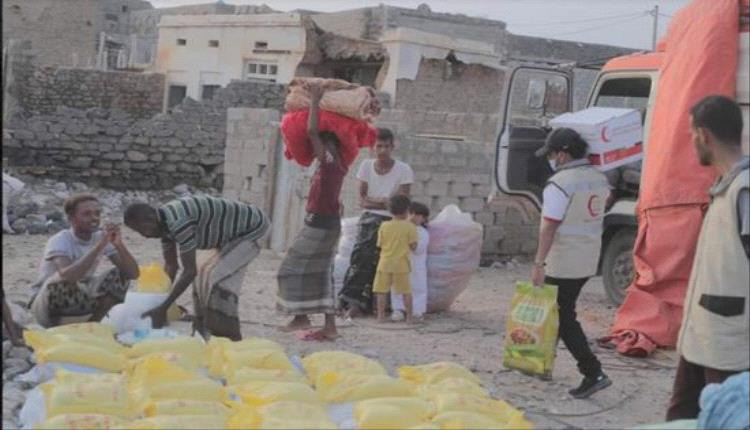 مساعدات إماراتية مقدمة لمتضرري اعصار تيج بحضرموت