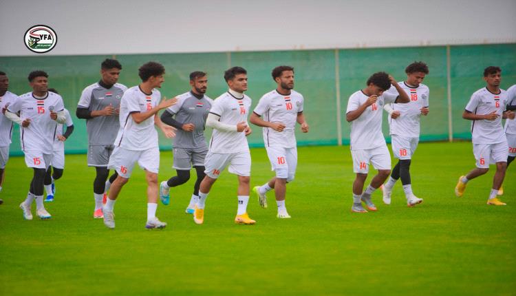 بعد وصوله إلى مدينة ابها السعودية منتخبنا الوطني يجري اولى حصصه التدريبية