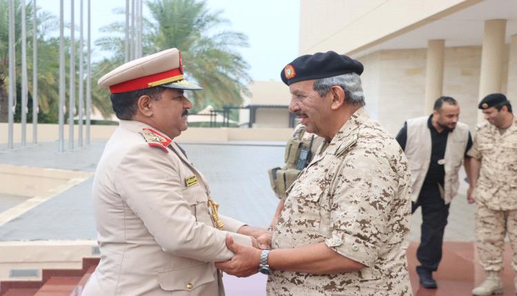 وزير الدفاع اليمني يلتقي بقائد قوة دفاع البحرين