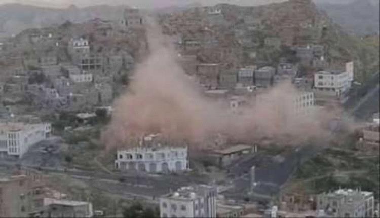 مليشيات الحوثي تستهدف بقذائف المدفعية حيا سكنيا في مدينة تعز