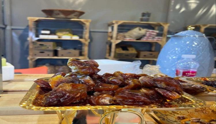 استكشف تنوع الأصناف والنكهات.. جولة شهية في عالم التمور في الجوف!