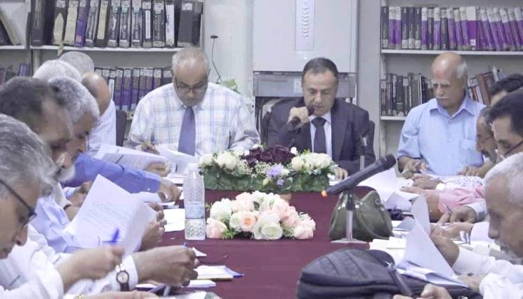 رئيس جامعة عدن يحدد موقفه من مطالب هيئة التدريس 