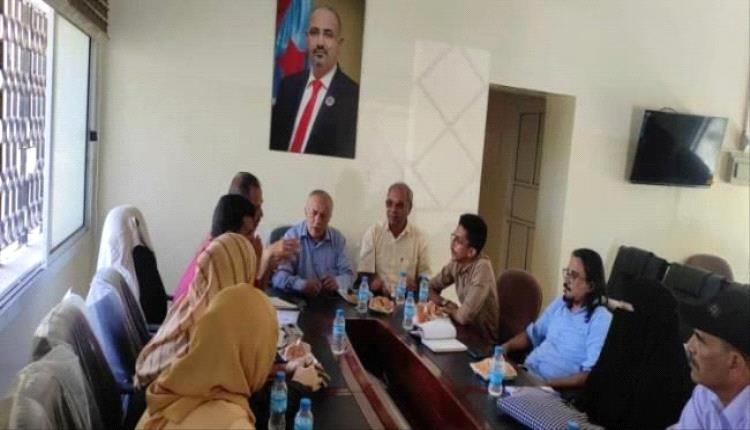 ألم الحلق.. أبرز الأسباب والأعراض وطرق العلاج في المنزل