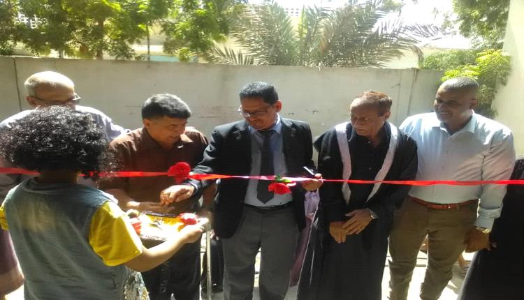 بعد التهام الحريق مقرها..المحافظ لملس يرعى مشروع ترميم مقر جمعية عدن الخيرية 
