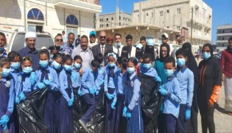 تدشين حملة نظافة واسعة في سقطرى 