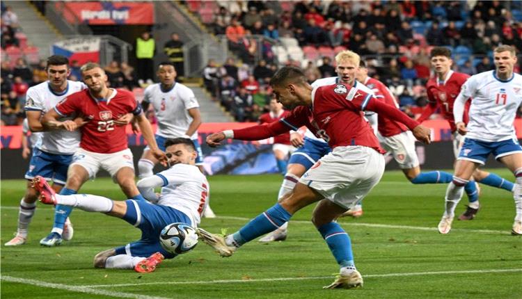 التشيك تتمسك بآمال الصعود بقهر جزر فاروه