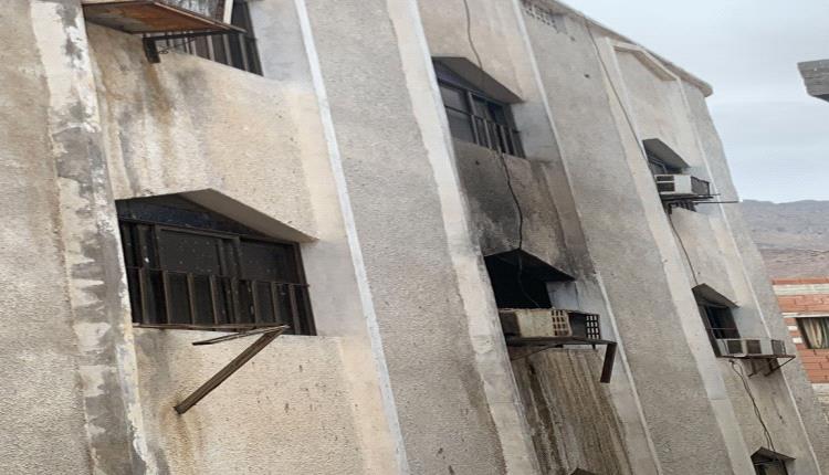 في أقل من ساعة .. وجد النيران تلتهم شقته في عدن 