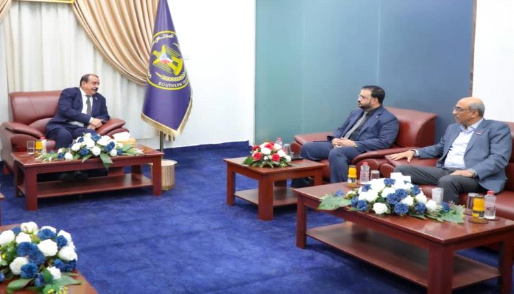 اللواء بن بريك يحث على التعاون بين كتلة الوزراء الجنوبيين