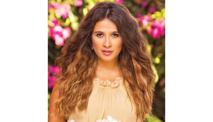 ياسمين عبدالعزيز.. الدنيا حلوة وياك