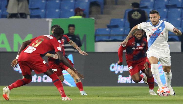 ضمك يعطل قطار الهلال