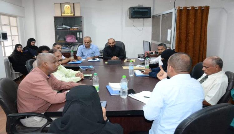 لجنة وزارية تبدأ نزول ميداني للبحث عن معالجات تعزيز جهود السلطات المحلية بمديريات عدن