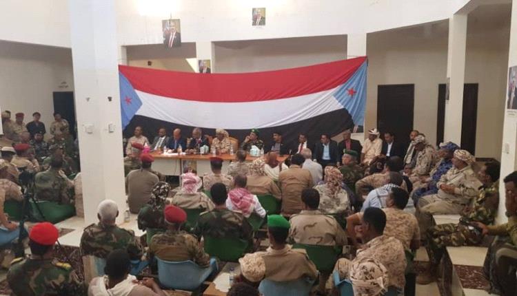 فريق رئاسة الانتقالي يجتمع بقادة الجيش والأمن في سقطرى