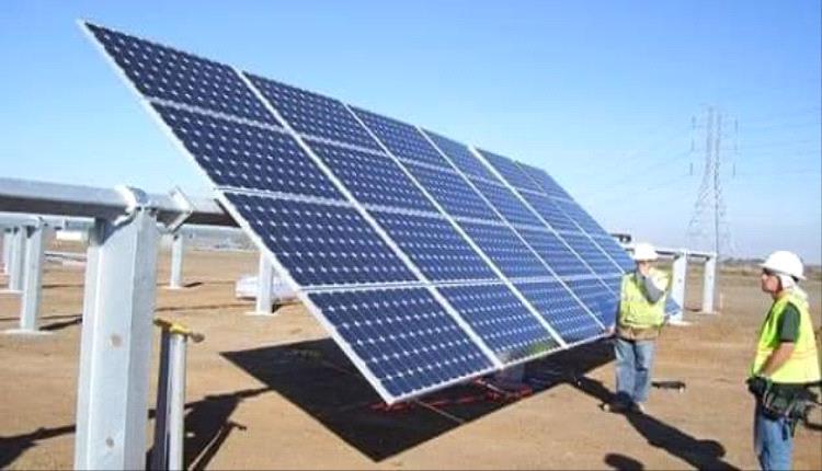 صور - بدء تركيب ألواح محطة كهرباء الطاقة الشمسية الإماراتية بعدن
