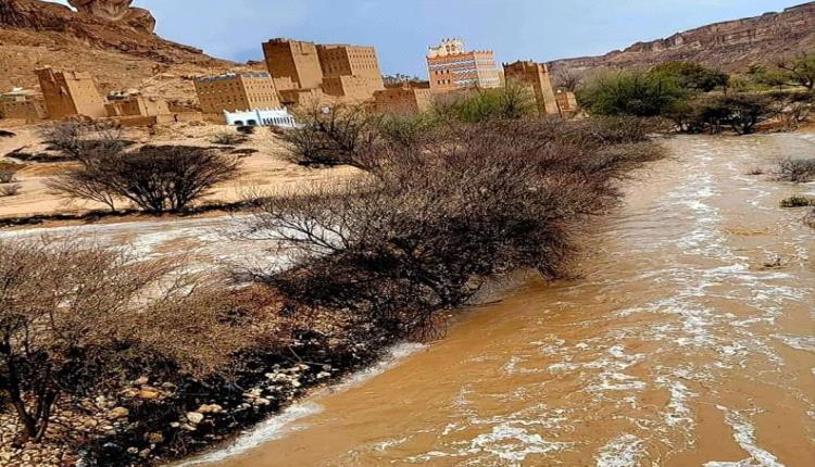 بالصور - أمطار غزيرة على أجزاء واسعة من محافظة شبوة