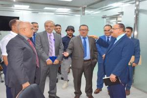 وزير النقل يوجه شركة اليمنية بإعادة النظر في أسعار التذاكر الداخلية