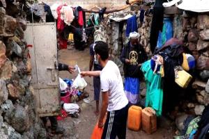 تحليلات اقتصادية تنذر بانهيار الوضع المعيشي للسكان في اليمن ..