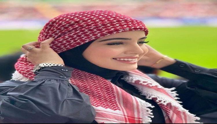 صور - مشجعة أردنية تخطف الأنظار في بطولة كأس آسيا