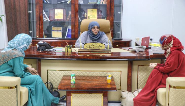 وضع المرأة وتمكينها في الدولة .. على طاولة لقاء عضو مجلس القضاء ومركز المرأة بجامعة عدن 