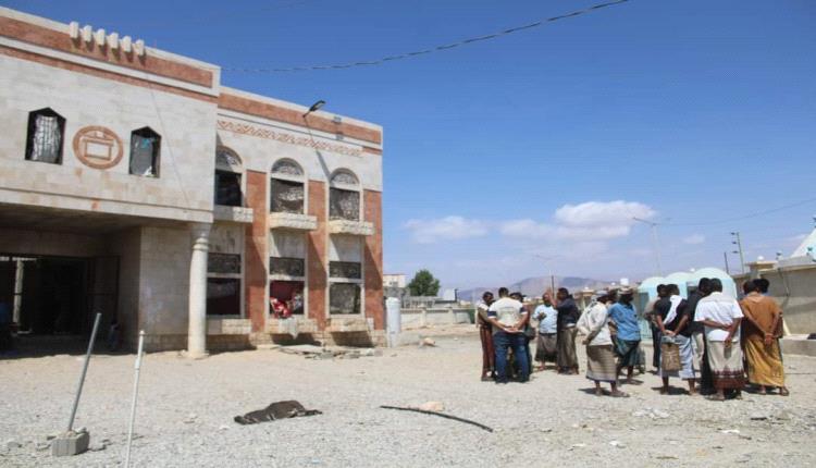 السلطات المحلية بالمكلا تسترجع  مبان حكومية  استولى عليها الحرافيش 
